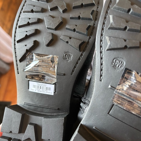 Torrid Size 9W Black Booties, Fur Lined Tops, New, Never Worn - Picture 4 of 8